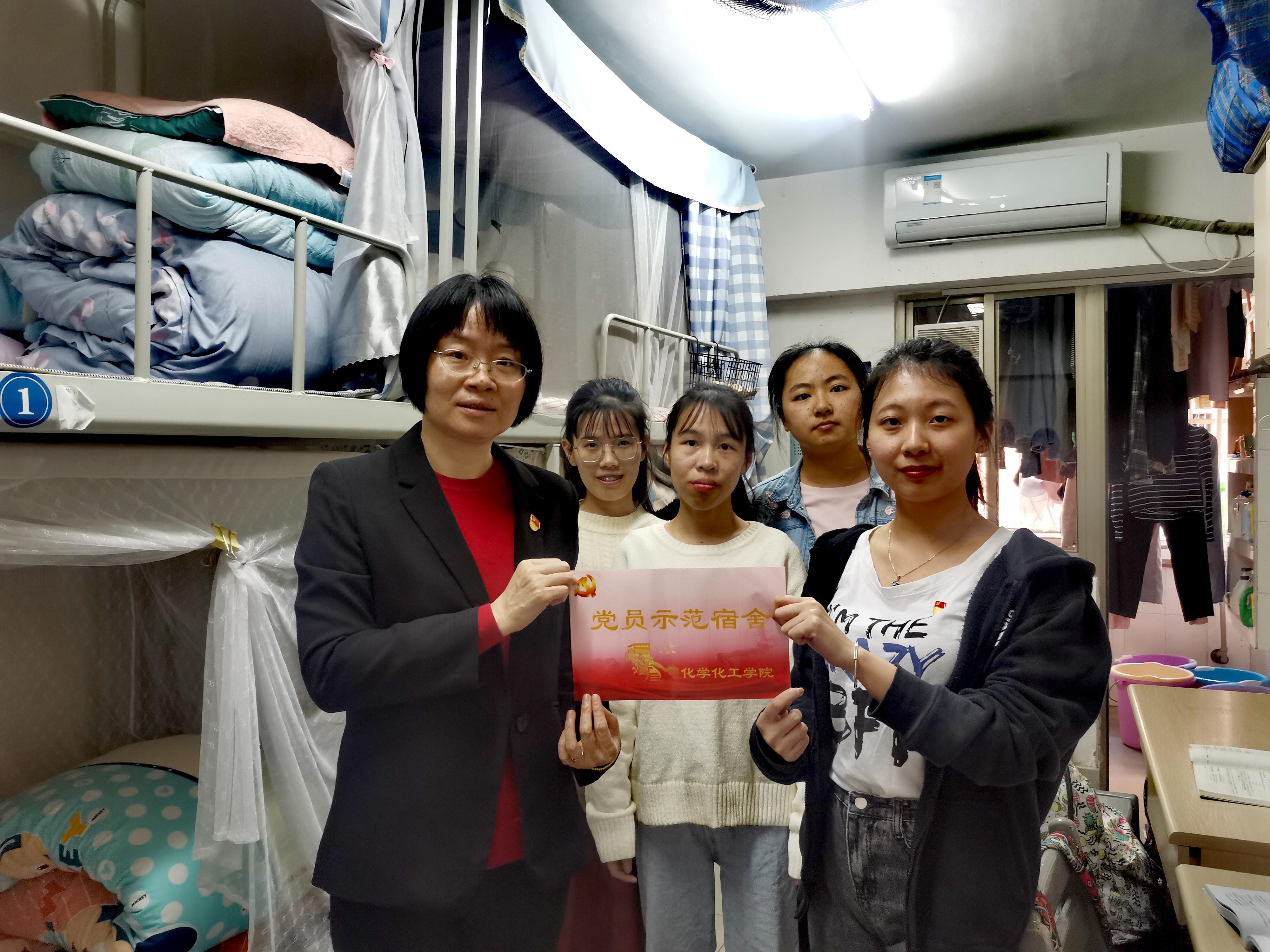 树典型，当模范——党员宿舍授牌仪式
