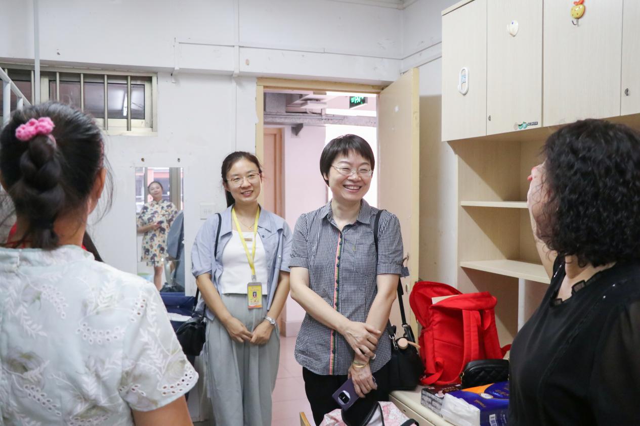 以心暖“新”——金沙以诚为本官方网领导深入宿舍走访慰问24级新生