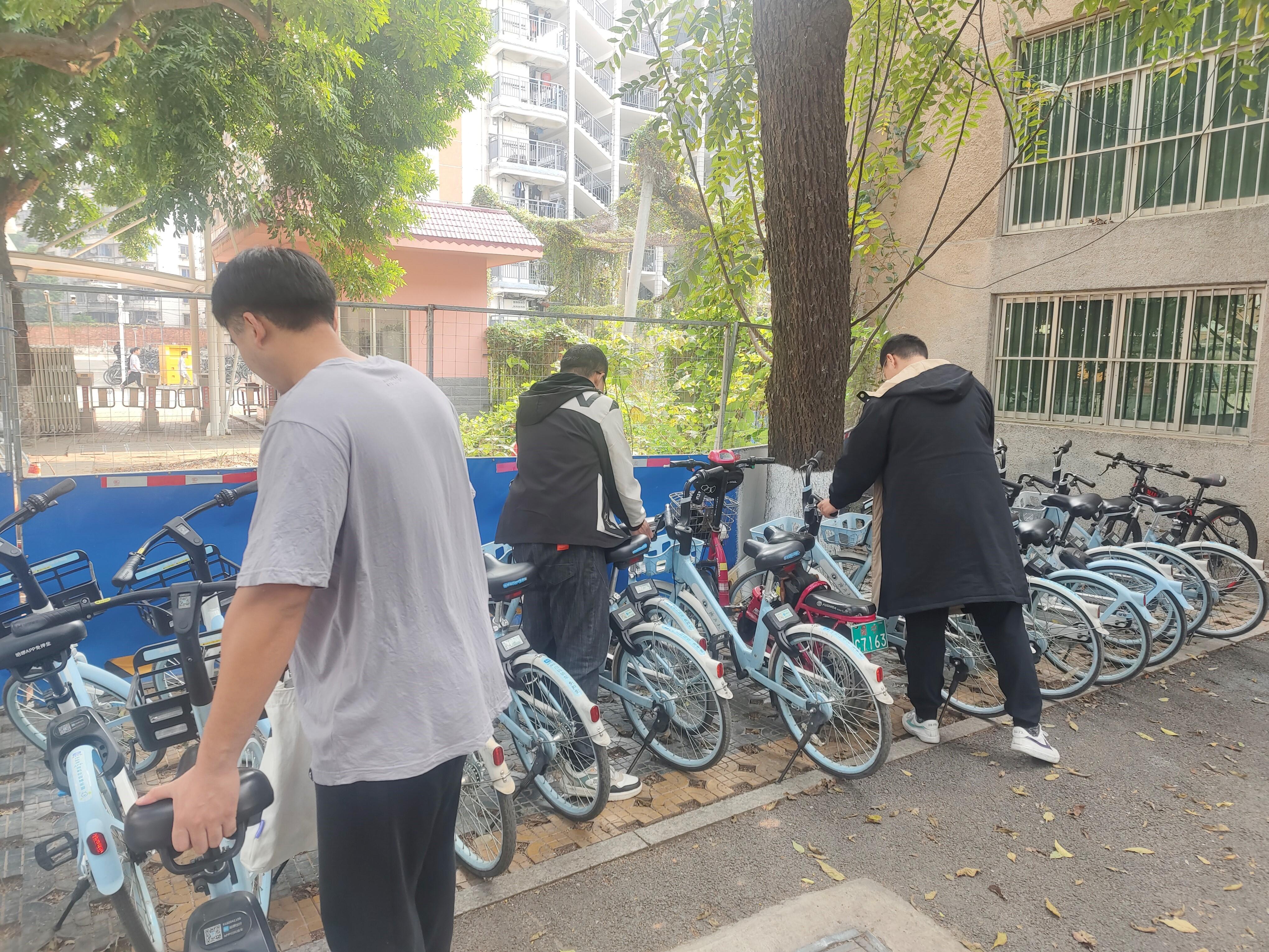 学党史 悟思想，示范宿舍党员积极为同学们办实事