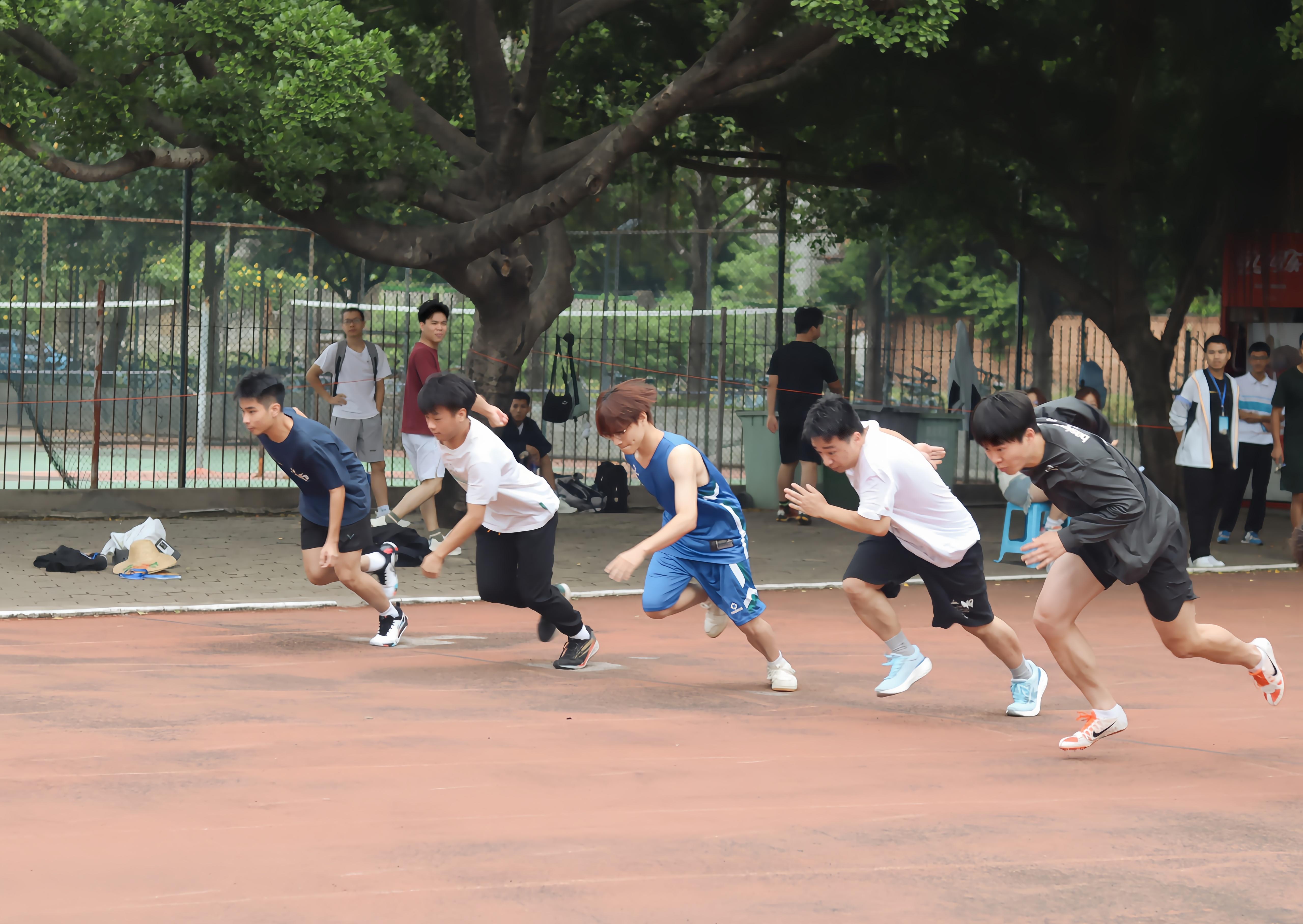 追逐热血人生 不负年轻本能 ----- 9001cc金沙以诚为本官方网第24届运动会顺利举行